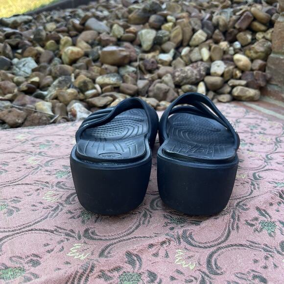 Crocs Women's Rhonda Sandal Size 9 Wedge Slide Flip Flop Black Rubber Beach - Picture 5 of 8